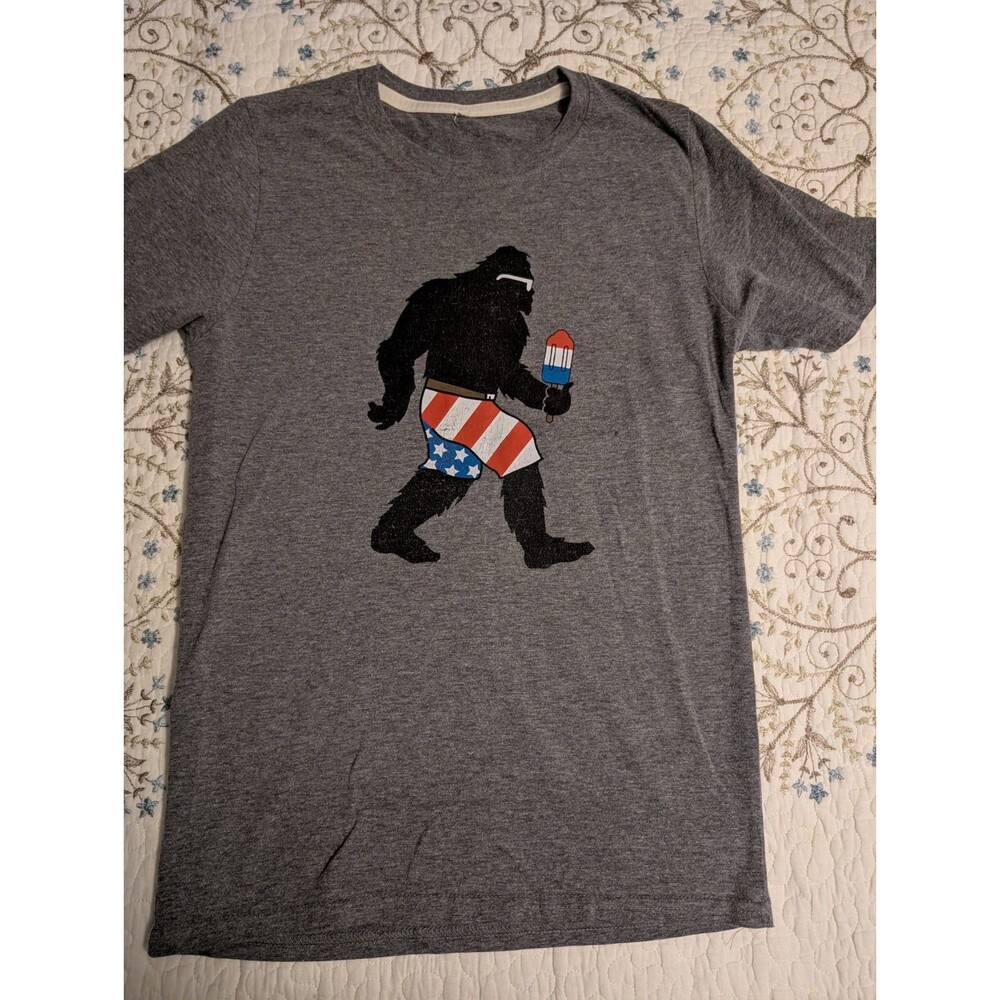 Youths Boys Red White Blue America Bigfoot Grey Tee Shirt Short Sleeve L or XL?